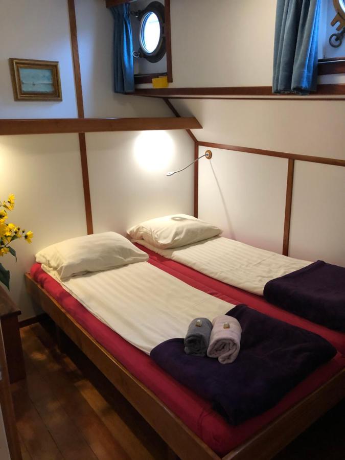 Hotelboot Zwaan アムステルダム エクステリア 写真