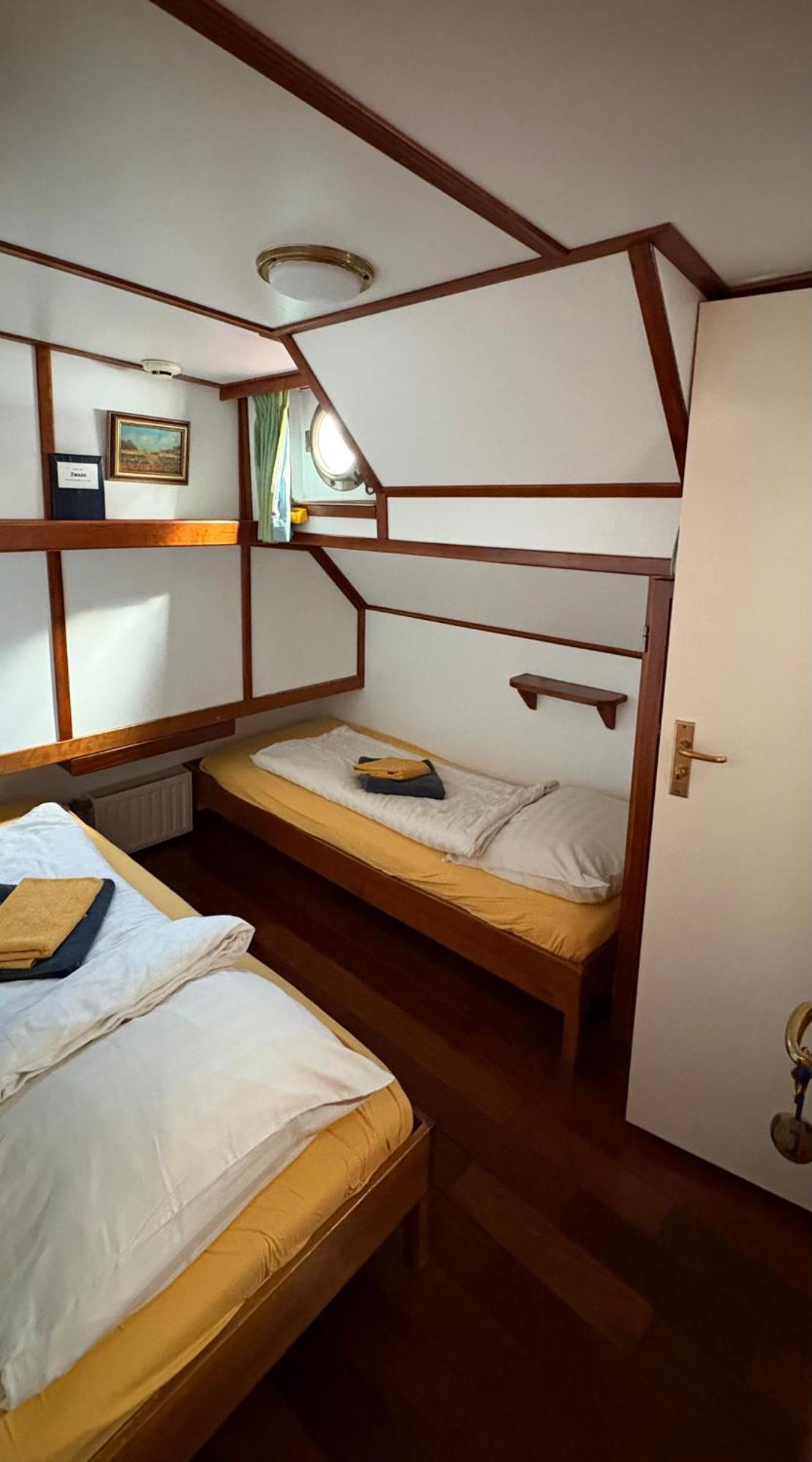 Hotelboot Zwaan アムステルダム エクステリア 写真