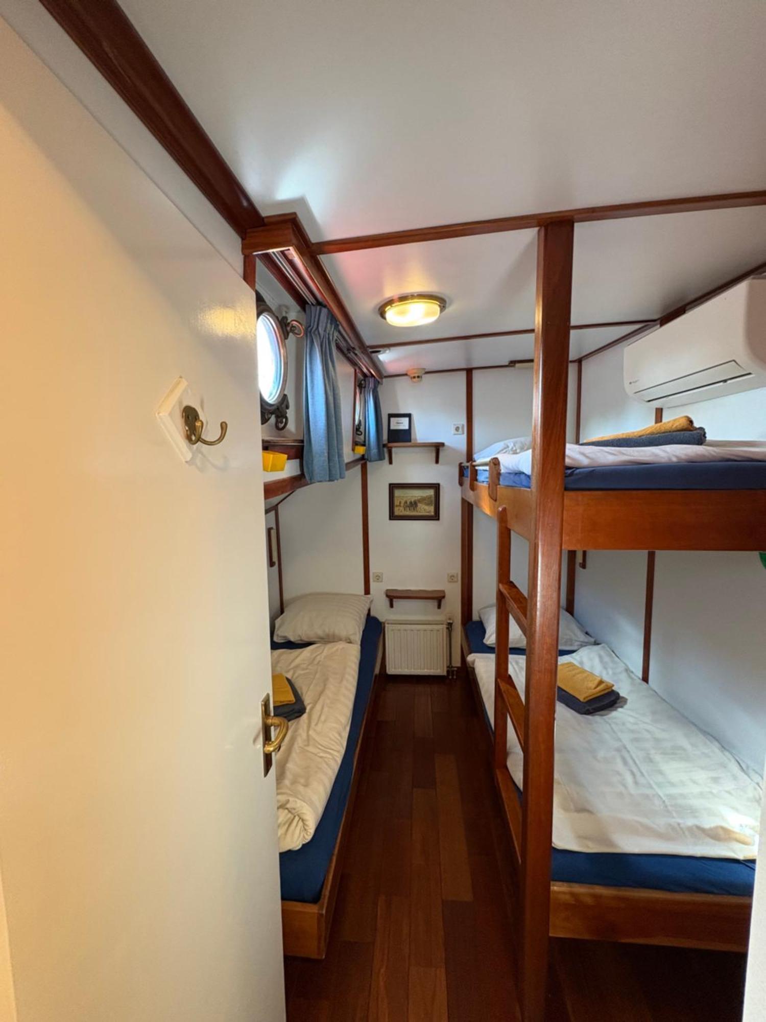 Hotelboot Zwaan アムステルダム エクステリア 写真